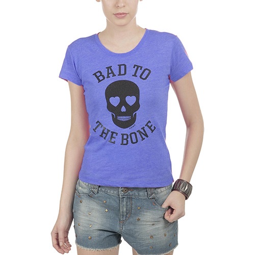 garota com camiseta azul